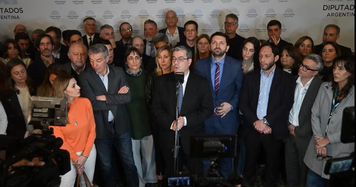 Diputados opositores