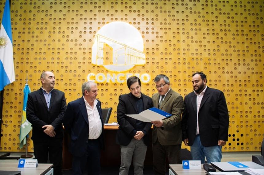 El dierctor de Maníacas recibió el reconocimiento en el Concejo