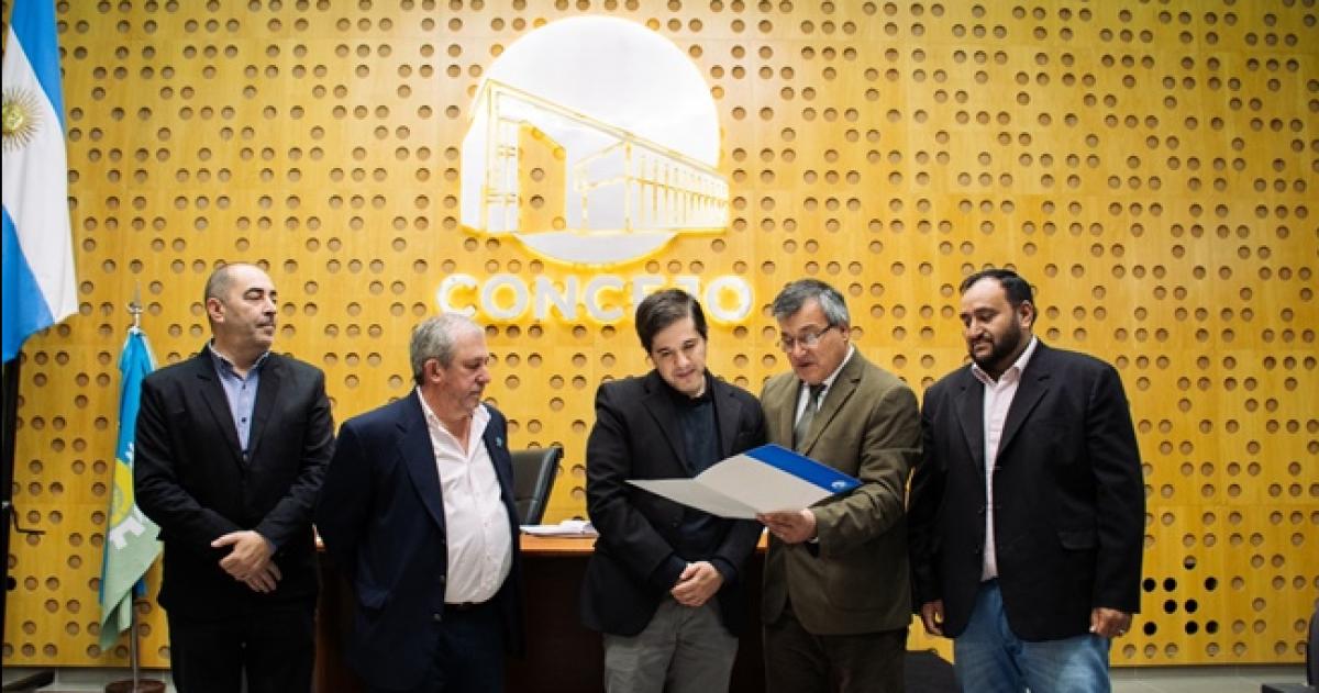 El dierctor de Maníacas recibió el reconocimiento en el Concejo