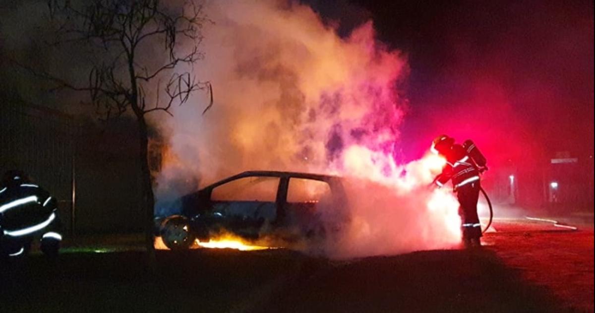 Bomberos intervinieron en ambos incendios donde las pérdidas fueron totales