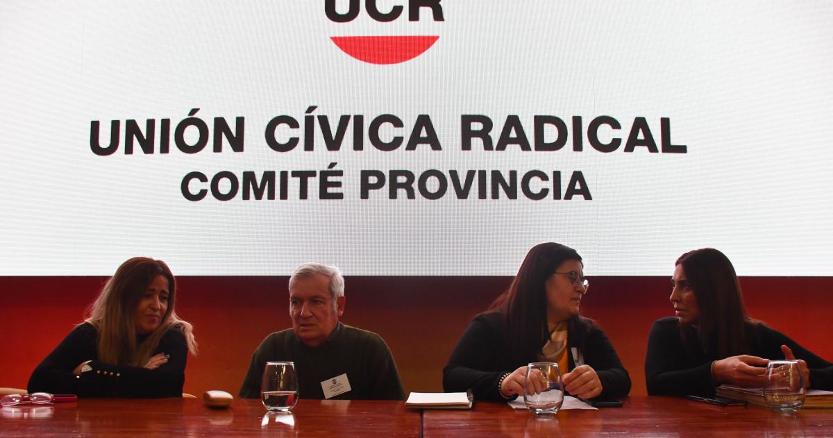 El debate político central llegó con la Asamblea Extraordinaria