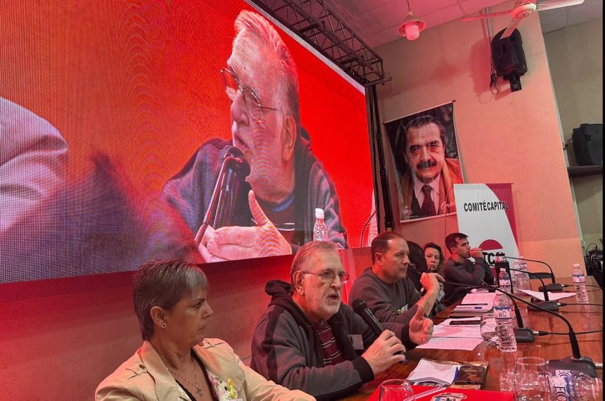 El dirigente radical durante su intervención en la Convención Provincial de ayer