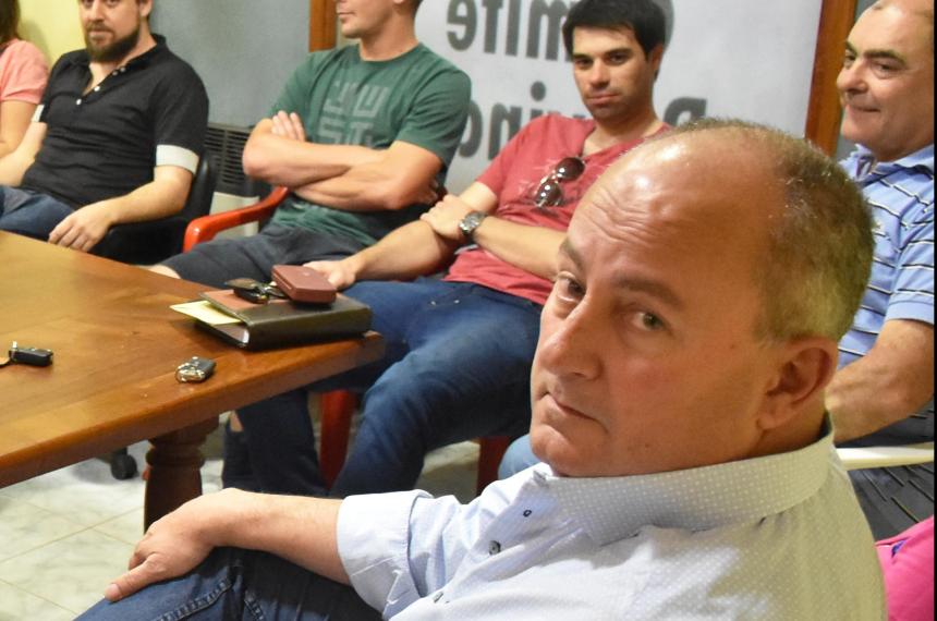 Juan Carlos Marino irrumpió ayer en la Convención Provincial de la Unión Cívica Radical