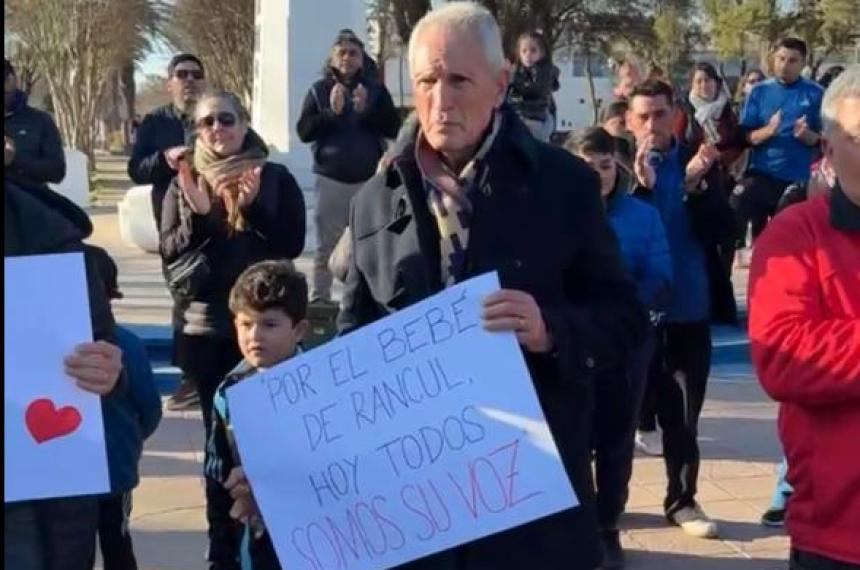  Tierno mutó de golpe en un vecino autoconvocado pancarta en mano
