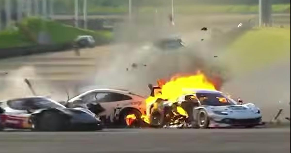 El tremendo impacto que terminó con el auto en llamas