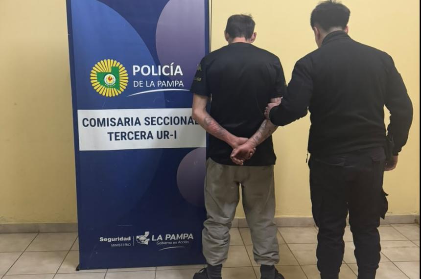  La Policía redujo al agresor en el lugar y le secuestró el arma blanca