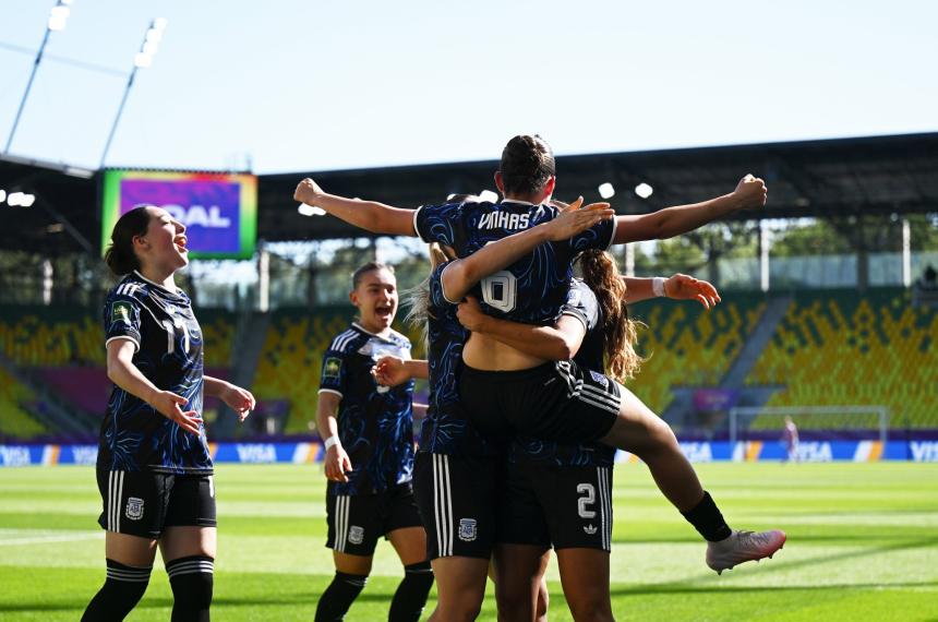 La pampeana Agustina Madlonado festeja un gol de Aergentina