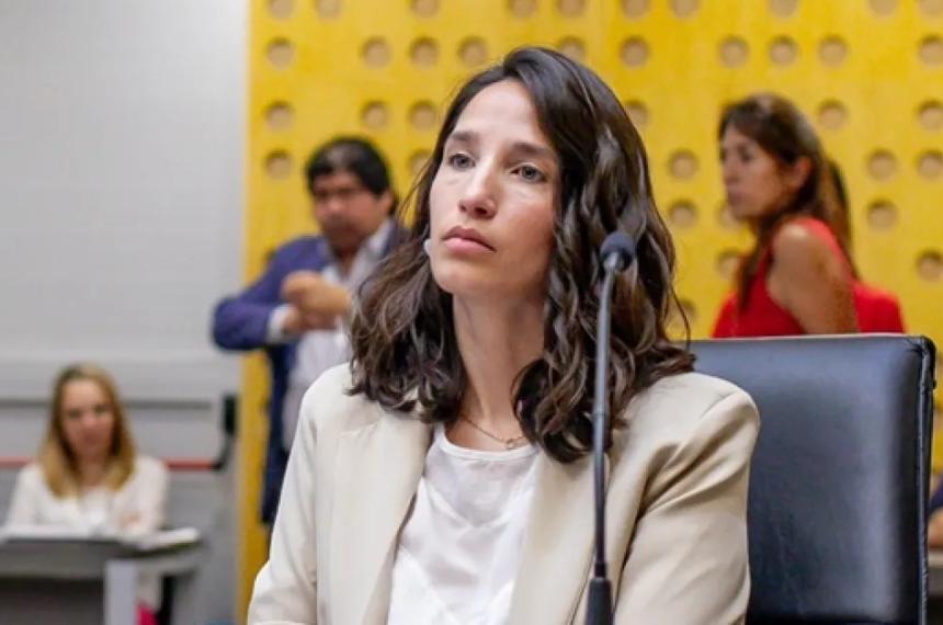 La concejal piquense cuestionó que la mesa de negociación no tenga límites o condiciones