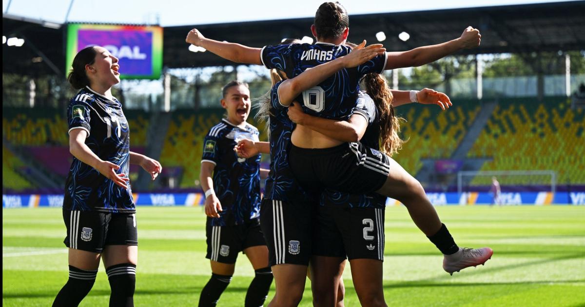 La pampeana Agustina Madlonado festeja un gol de Aergentina
