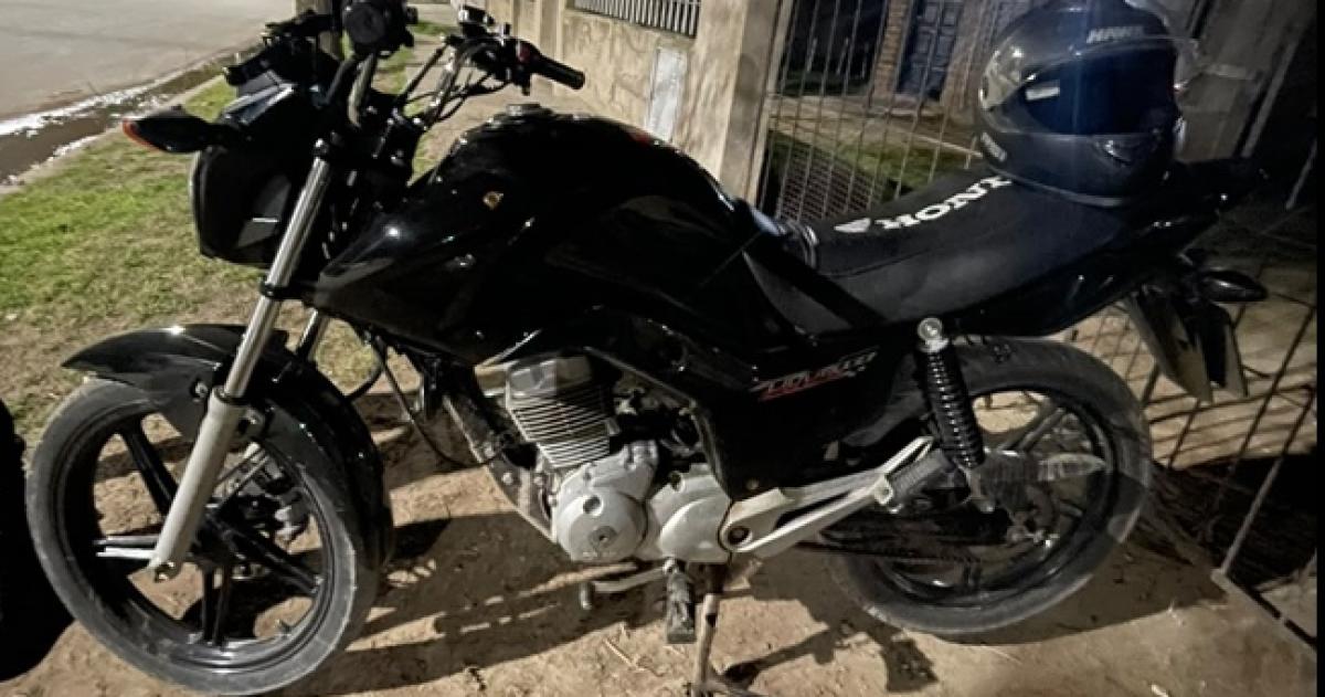 La moto estaba estacionada frente a la vivienda del propietario
