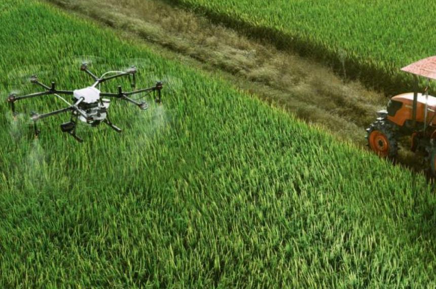 Realizan jornada teacutecnica sobre aplicacioacuten de fitosanitarios con drones