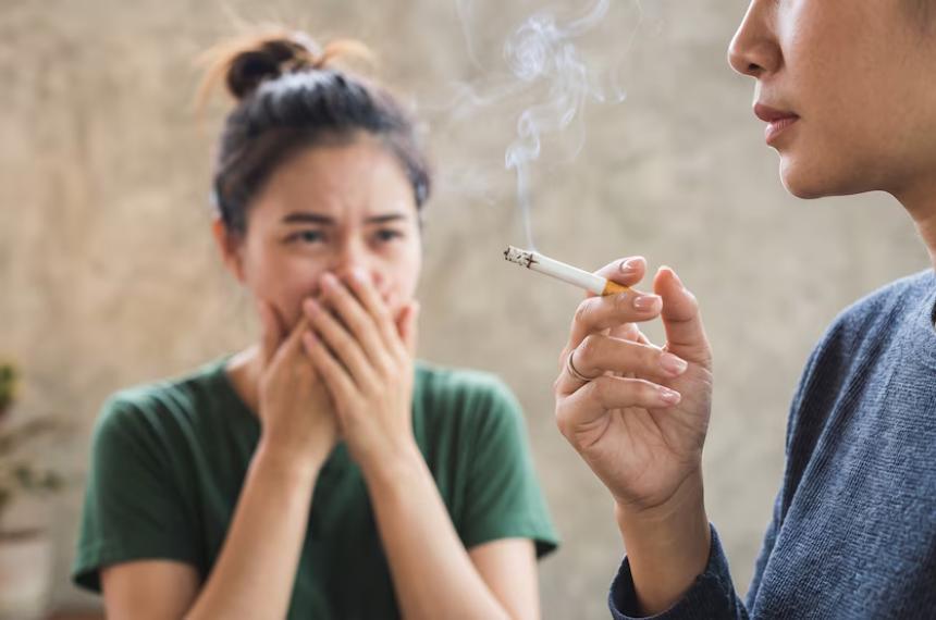 La exposición al humo de segunda mano causó 166 millones de muertes en 2023