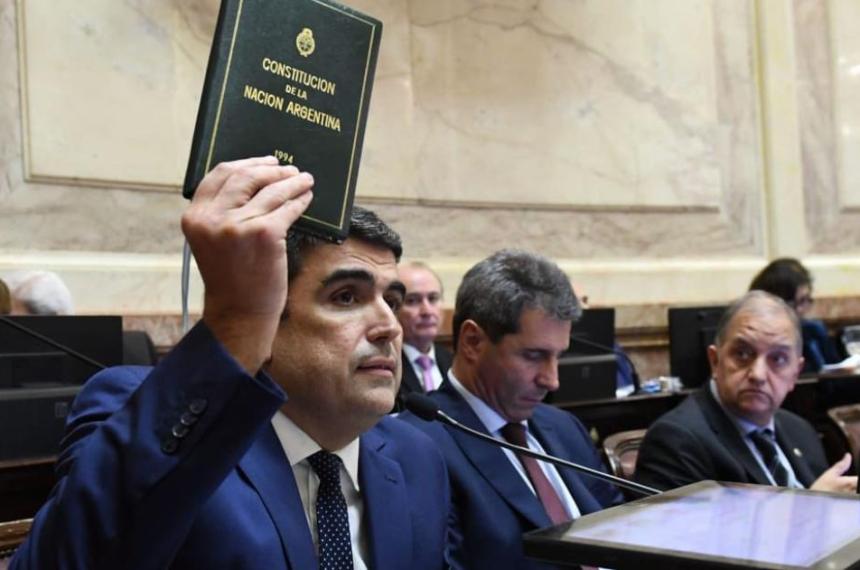 El legislador nacional fustigó al vocero presidencial Adri�n Ravier exigiéndole que muestre la cara a los pampeanos