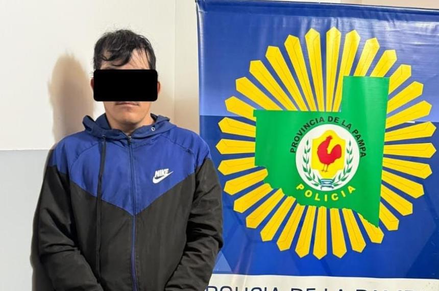 La policía recibió el alerta por un vecino que vio al sospechoso robando