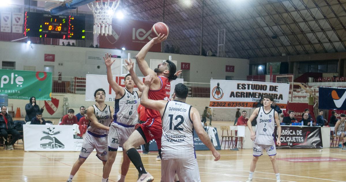 El Rojo le ganó al Decano en el inicio del Pre Federal en el Gigante de la Avenida