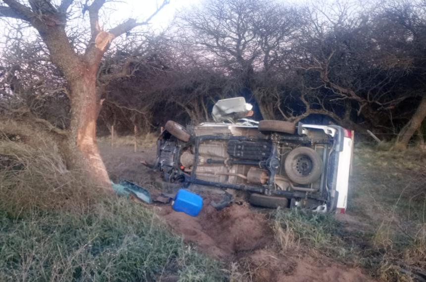 La camioneta quedó practicamente destrozada entre los �rboles