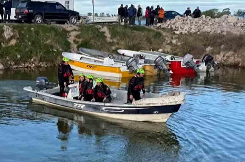 Tres pescadores y un guía se ahogaron al darse vuelta la lancha en la que pescaban en la Laguna del Monte de Guamaní