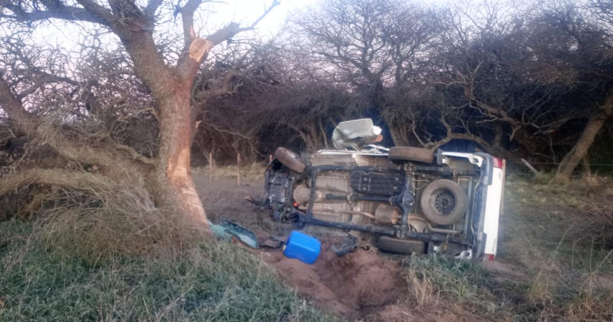 La camioneta quedó practicamente destrozada entre los �rboles