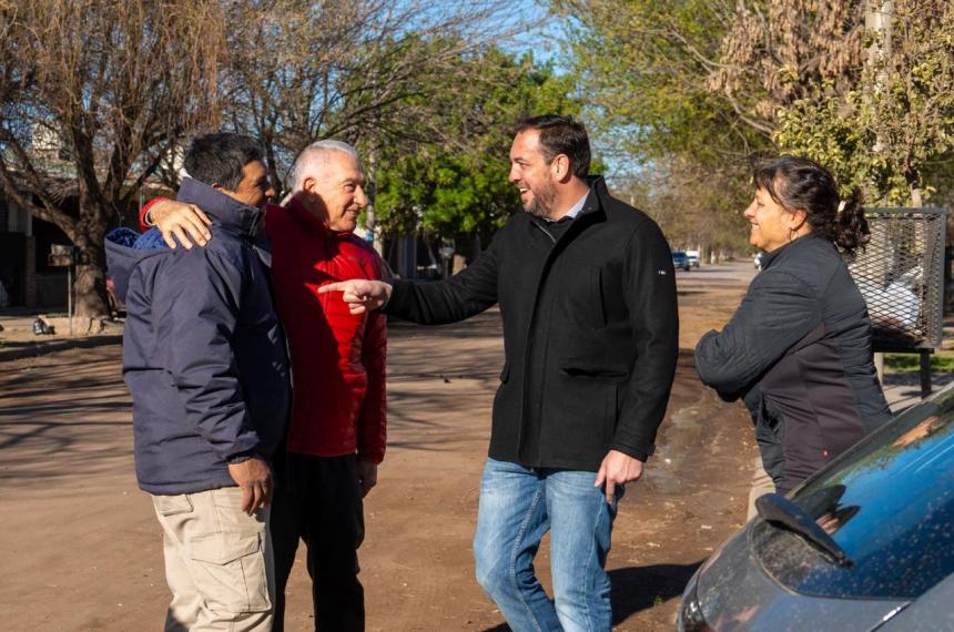 El intendente Luciano di N�poli se mostró en la obra