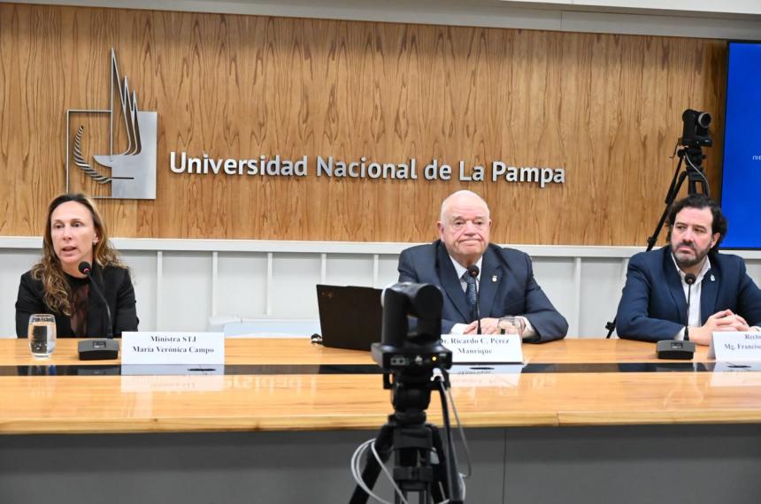 Manrique flanqueado por Campo y Marull