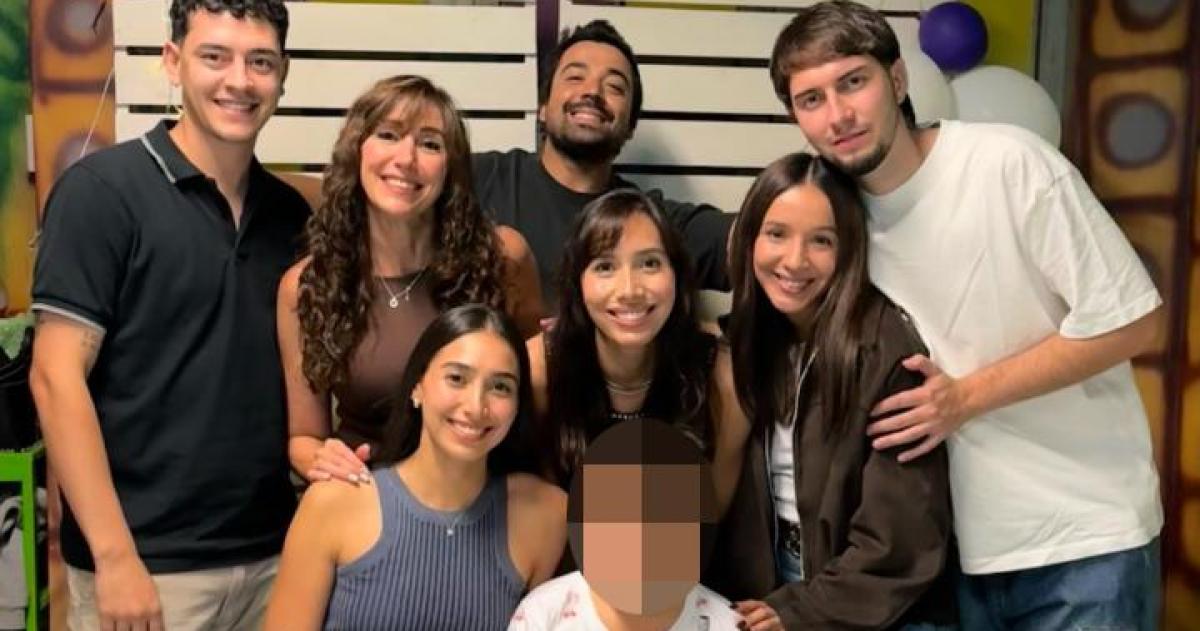 Ciro festejando su cumpleaños con la familia que le dio un hogar