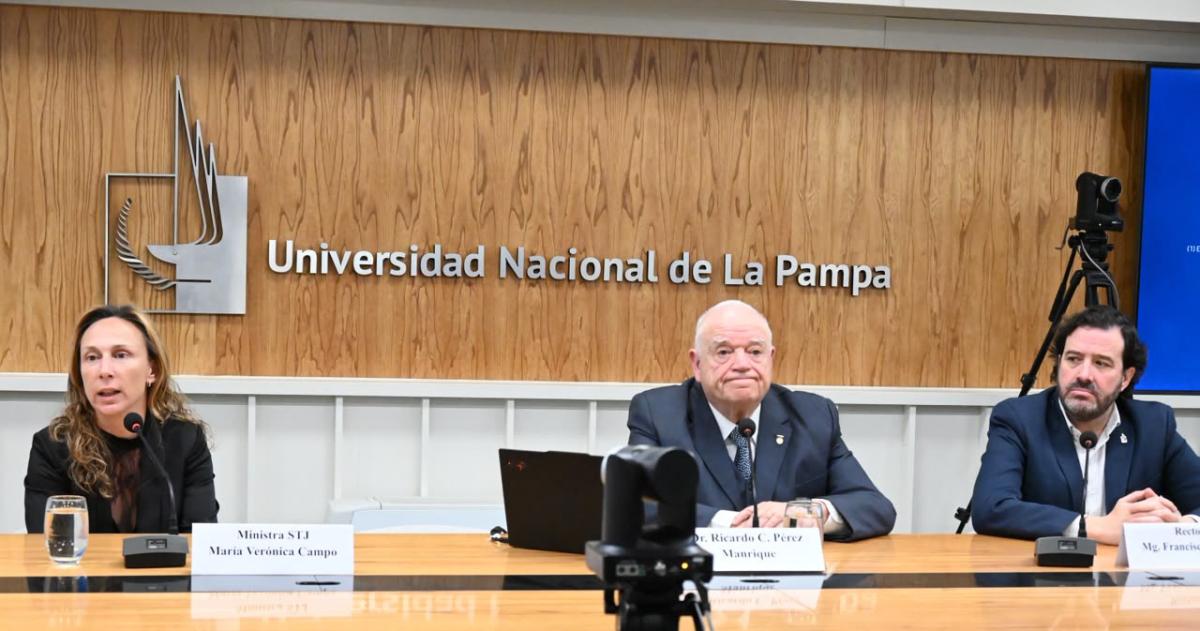Manrique flanqueado por Campo y Marull