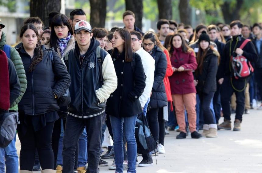 El informe introduce el concepto de desempleo blue que eleva la desocupación real al 155-en-porciento-