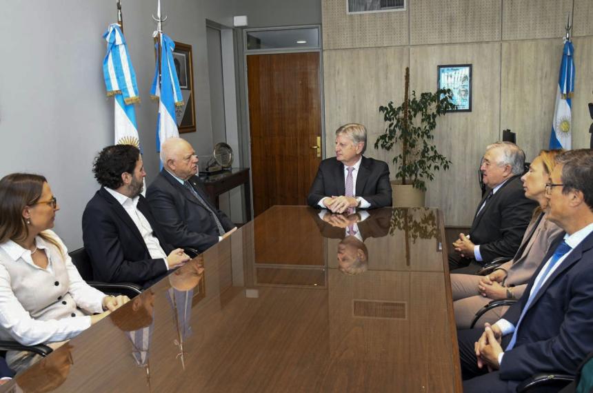 Ziliotto planteoacute los reclamos pampeanos por el Atuel al presidente de la Corte Interamericana