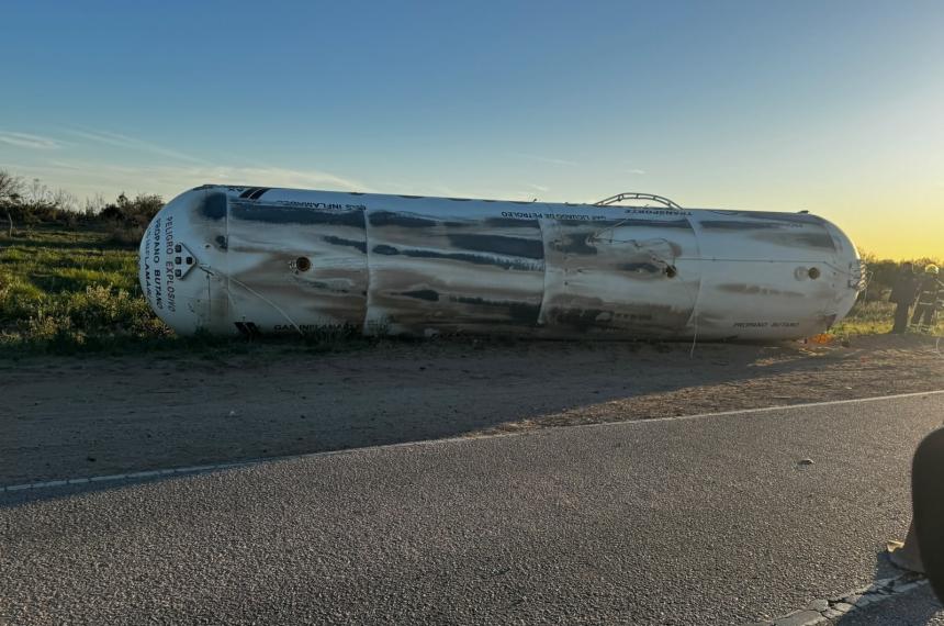 La elevada peligrosidad del material transportado obligó a las autoridades a disponer un corte total y prolongado del trazado vial mientras se ejecutan los protocolos de remediación
