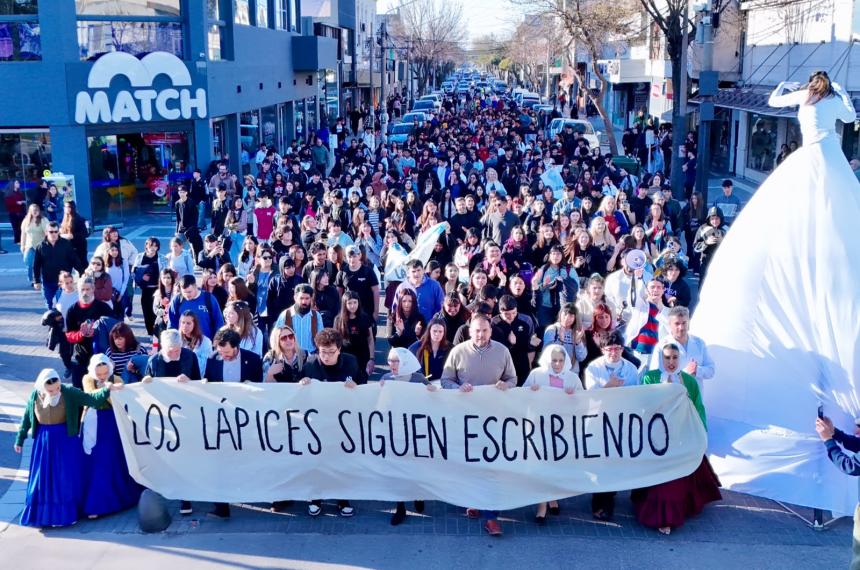 El intendente di N�poli se movilizó junto a los jóvenes en el marco del Festival Trazo Pampeano