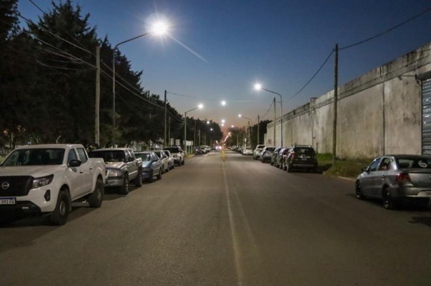 La calle 44 de Pico ya tiene en funcionamiento la iluminación LED
