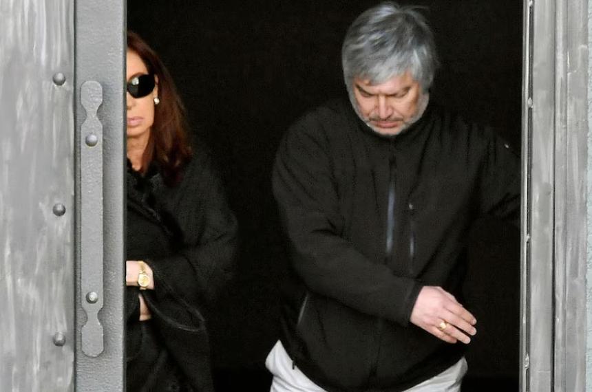 Cristina Kirchner y L�zaro B�ez en el Mausoleo de Néstor Kirchner