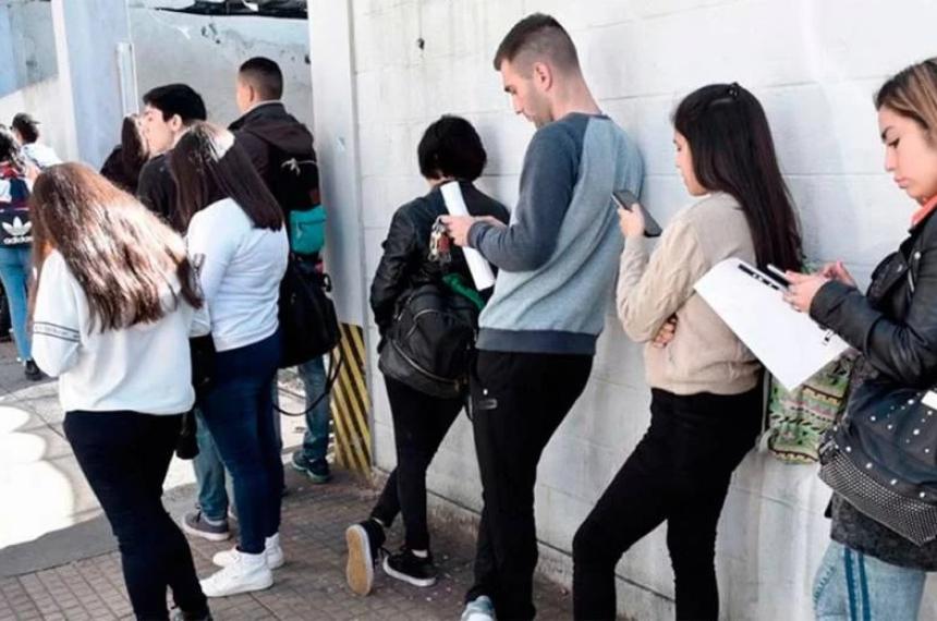 El Instituto Nacional de Estadística y Censos reportó una suba interanual en la desocupación