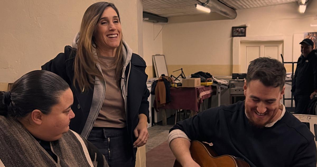 Laura Gómez Weizz y León Gamba cumplieron el sueño de cantarle a Soledad