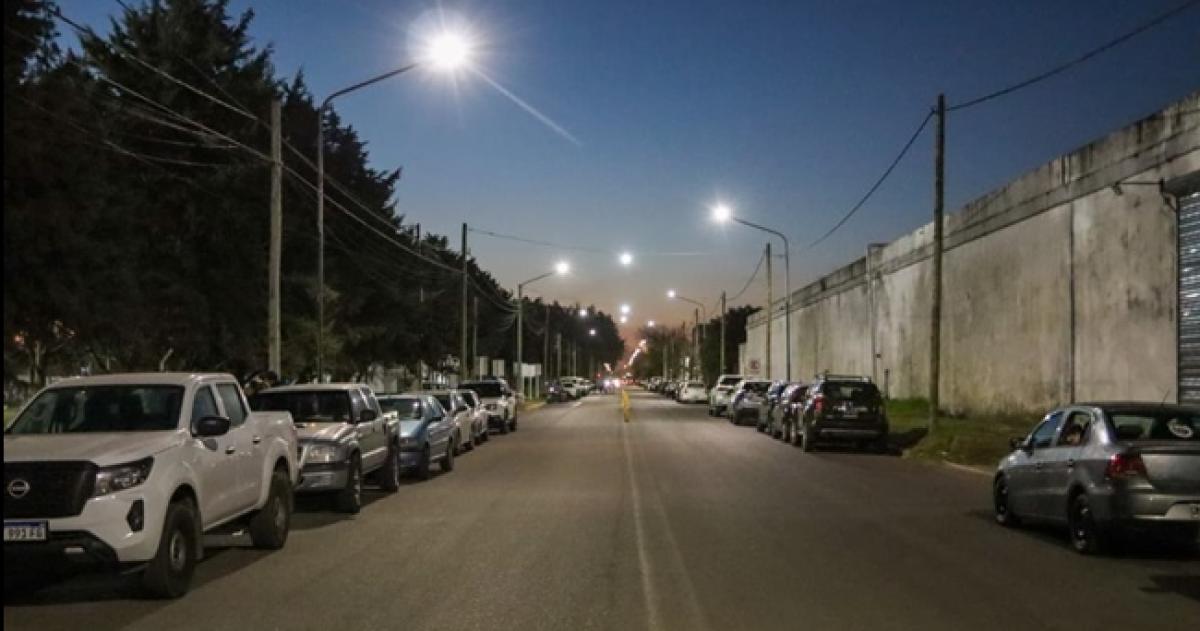 La calle 44 de Pico ya tiene en funcionamiento la iluminación LED