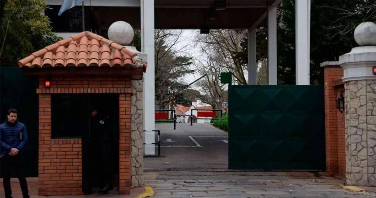 La medida trascendió este jueves tras trascendidos difundidos durante varias horas acerca de movimientos y eventuales modificaciones en el plantel civil que desempeña tareas en la Quinta de Olivos
