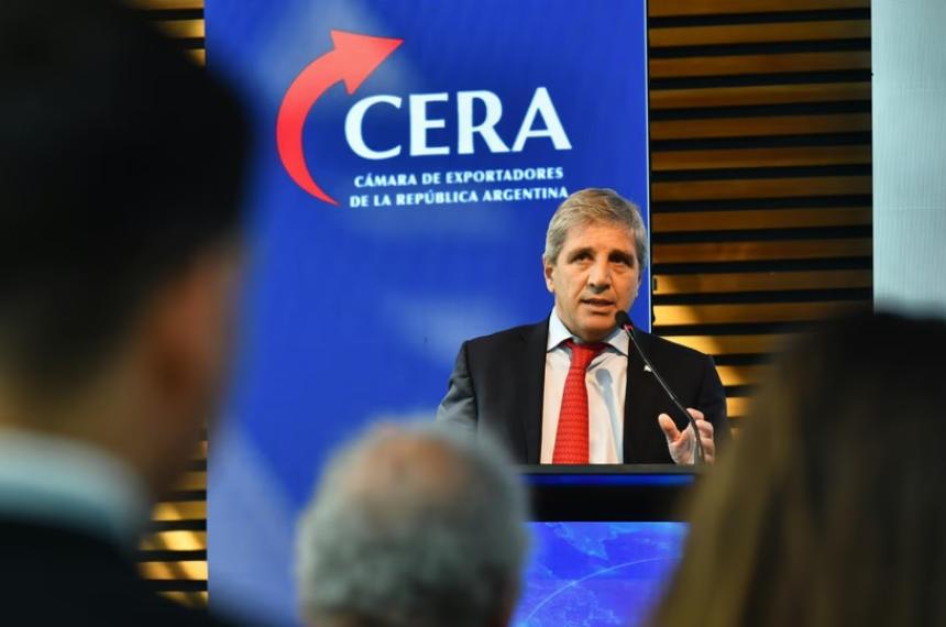 Caputo sumó otro mes con super�vit fiscal