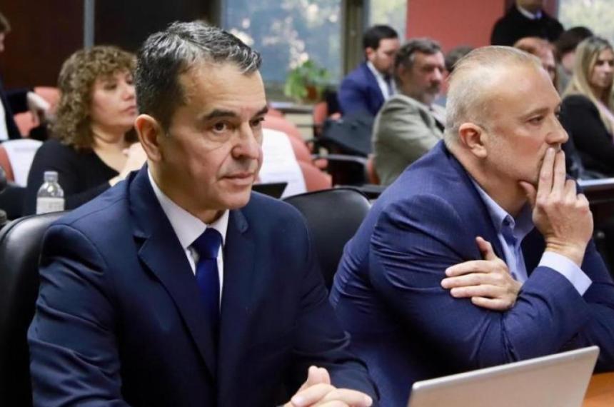 Díaz Lacava junto a su defensor Gil Domínguez en una de las jornadas del Jury