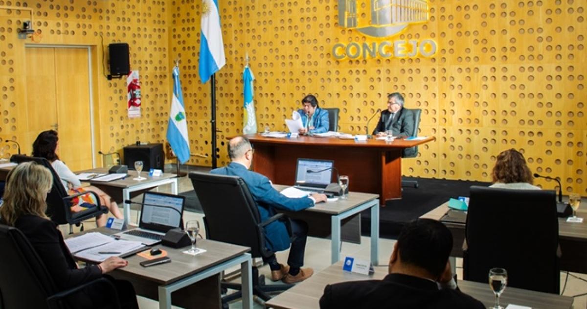 La sesión fue presidida por Alberto Campo