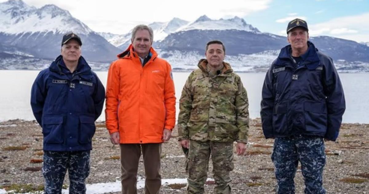 el Gobierno proyecta destinar alrededor de USD 350 millones a las obras vinculadas con la Base Naval Integrada de Ushuaia y la Base Ant�rtica Conjunta Petrel