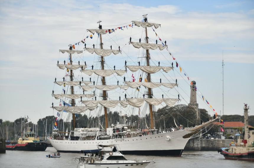 La Fragata ARA Libertad arribó a Buenos Aires