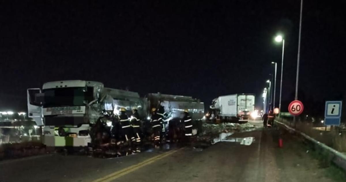Por el choque est� cortada el tr�nsito por el puente interprovincial
