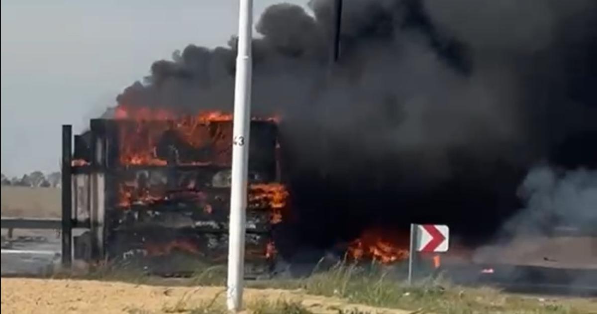 Uno de los vehículos se incendió