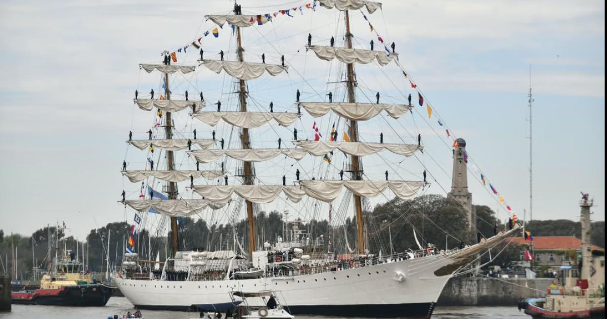 La Fragata ARA Libertad arribó a Buenos Aires