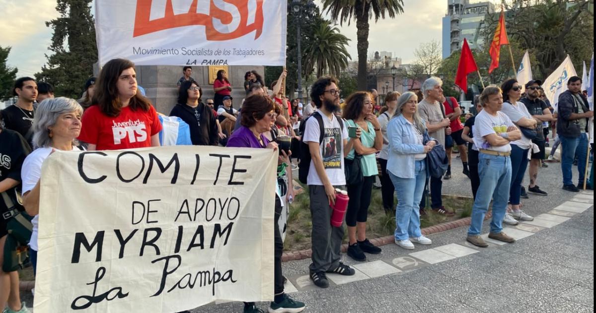 La movilización concentró desde las 18 en el centro de la capital pampeana