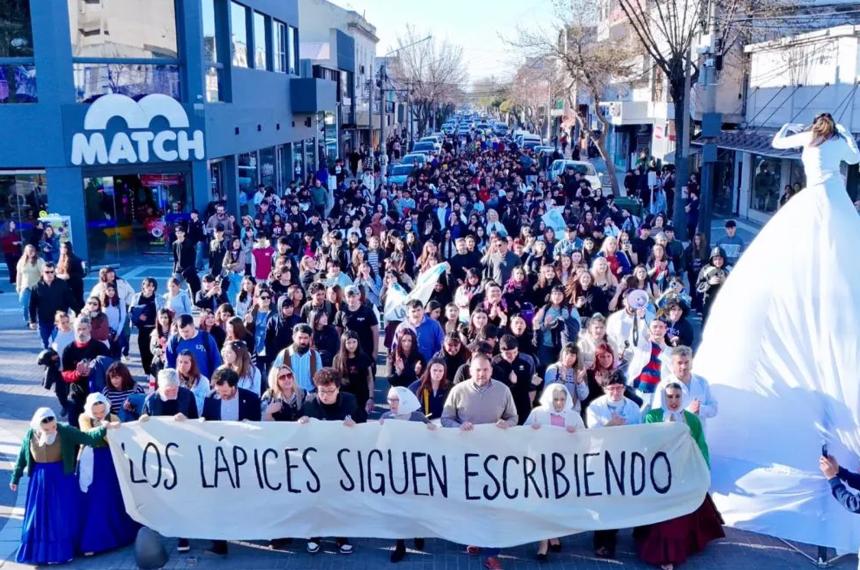 La movilización reunió a cientos de jóvenes