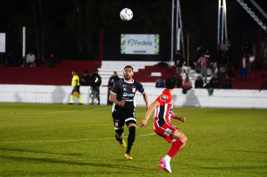 Costa Brava le ganó a Alvear FC en la semana