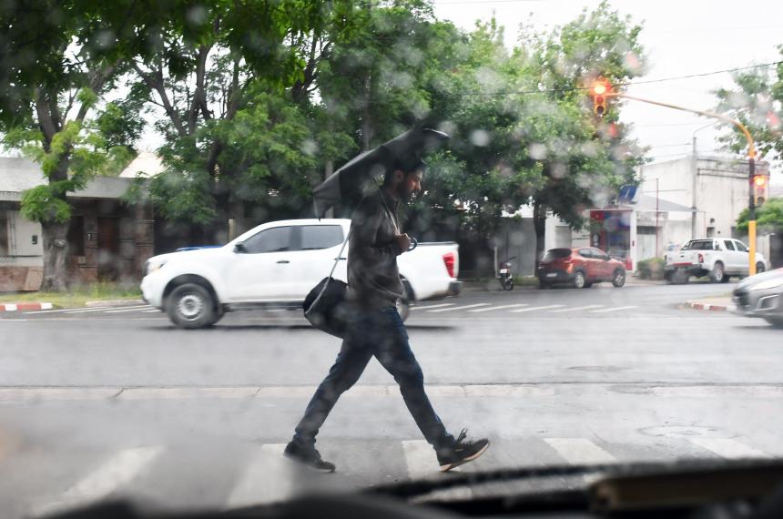 La lluvia se hizo presente durante la madrugada y las primeras horas de la mañana en la capital pampeana