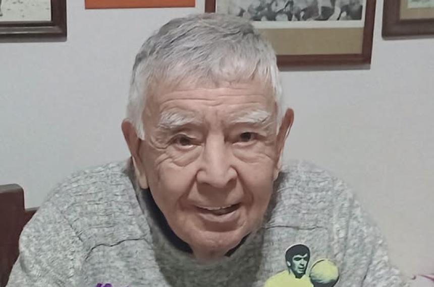 Carlos Corsini Rincón en su cumpleaños 87 que celebró junto a otros compañeros del f�tbol