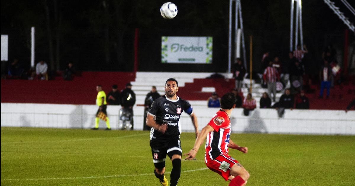 Costa Brava le ganó a Alvear FC en la semana